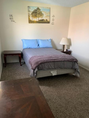 Cozy Private Room + Bathroom In La Quinta Cove